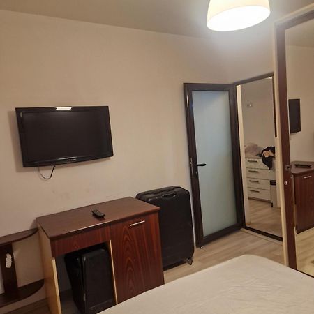 2 Bedrooms Apartment. Galaţi Екстериор снимка