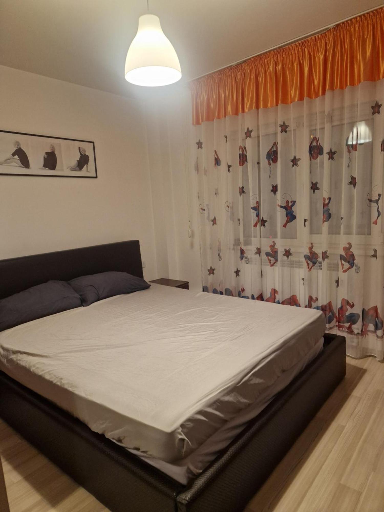 2 Bedrooms Apartment. Galaţi Екстериор снимка