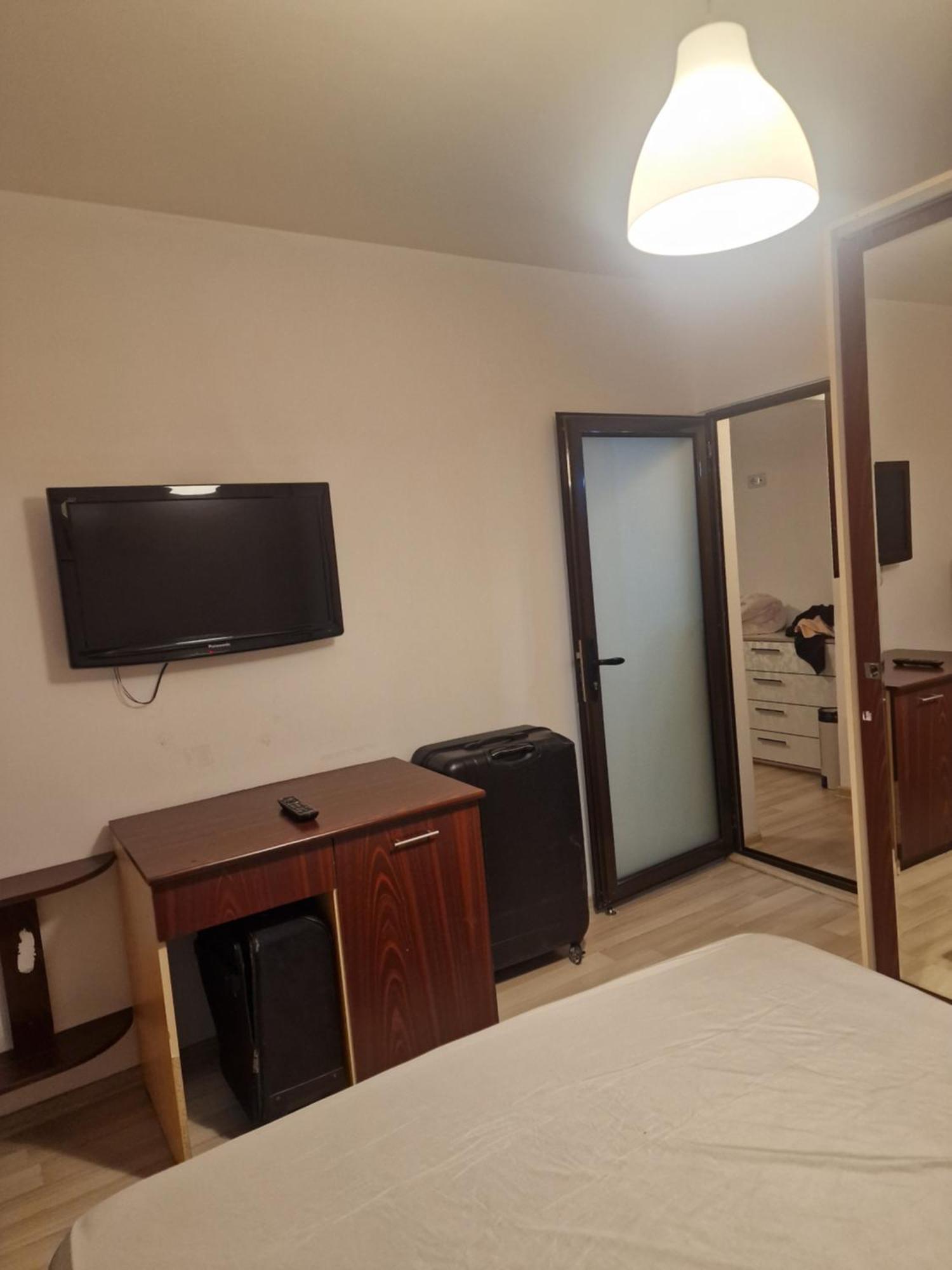 2 Bedrooms Apartment. Galaţi Екстериор снимка